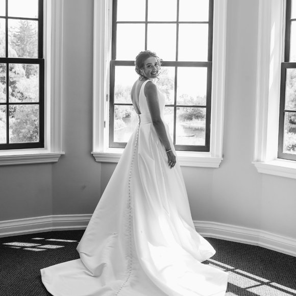 Simple & Elegant Stella York Wedding Dress - Picture 4 of 6